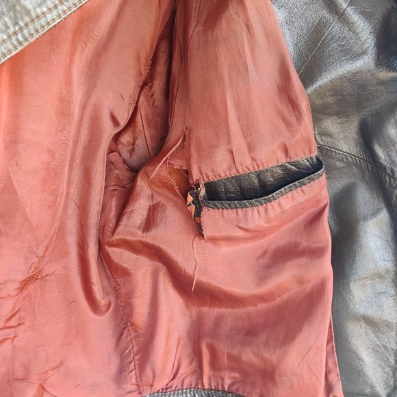 Vintage leather motorcycle jacket - Picture 3 of 3